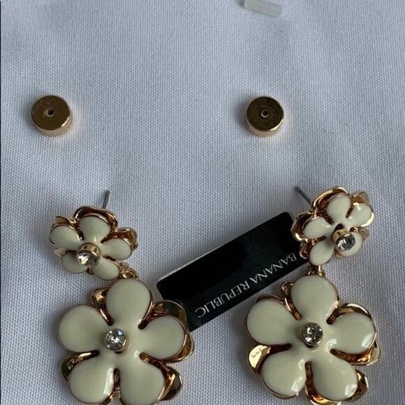 ✨HP✨Banana Republic
Gold Earrings✨  - Picture 7 of 7